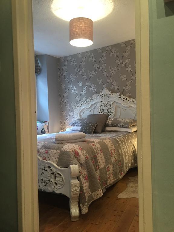 Georgian City Apartment At Thomas Street Double Bedroom And Two Single Trundle Beds Bath Exterior photo