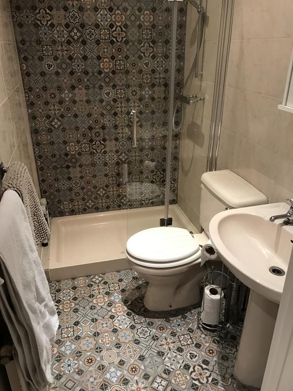 Georgian City Apartment At Thomas Street Double Bedroom And Two Single Trundle Beds Bath Exterior photo